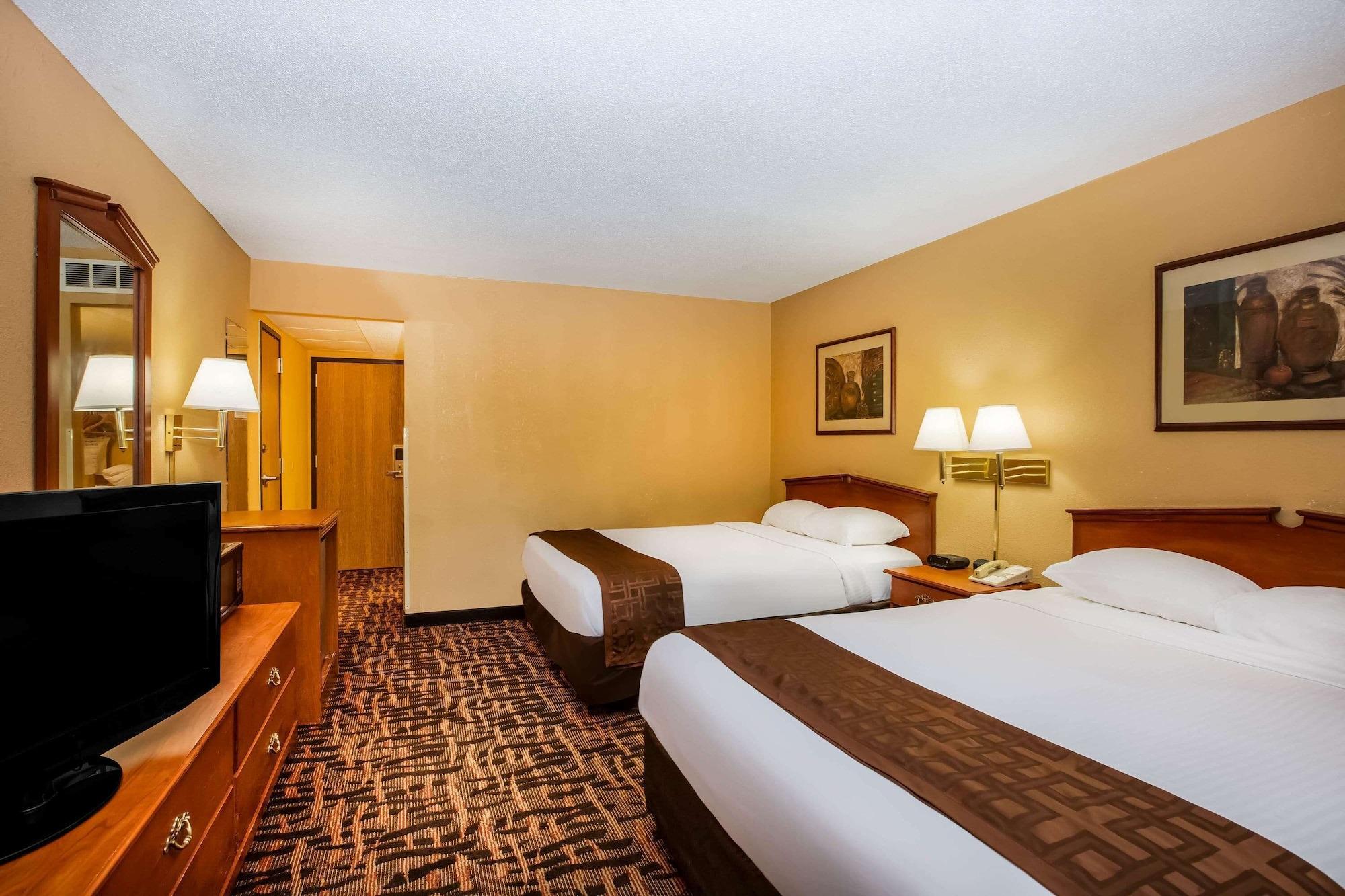 Super 8 By Wyndham Lawrence Ku Hotel Exterior photo